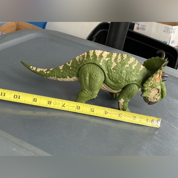 Jurassic World Fallen Kingdom Roarivores SINOCERATOPS 10” Jurassic Park Mattel - Picture 6 of 12